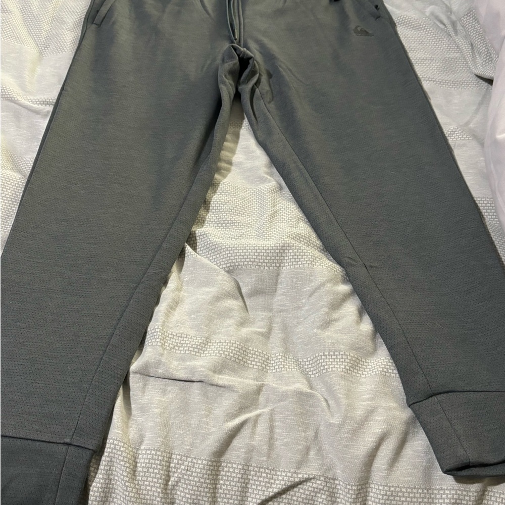 Quicksilver gray mesh joggers zipper pockets size large new with tags